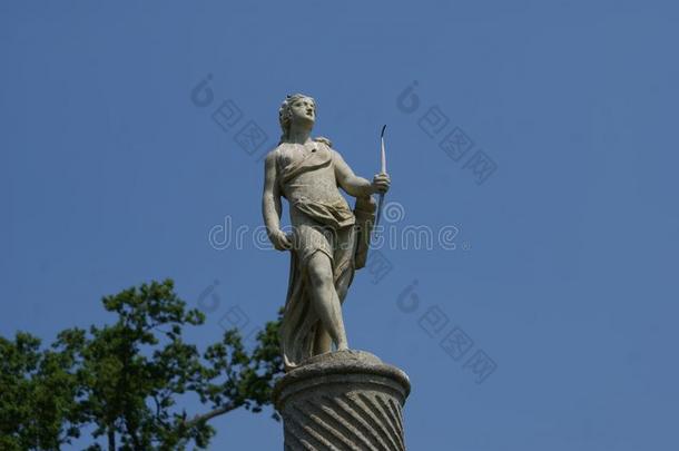 英格兰希弗城堡意大利花园一柱上的<strong>丘比特</strong>雕像。