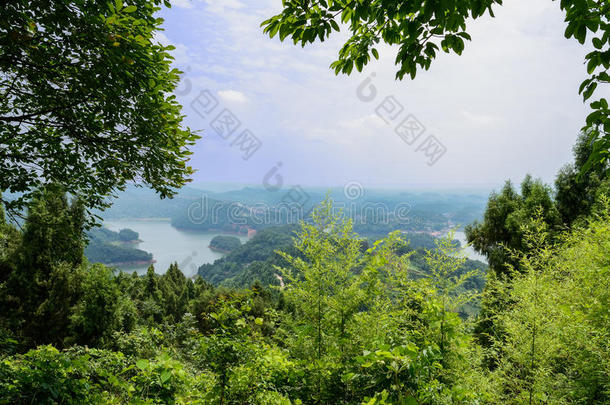 成都瓷器多云的湖风景