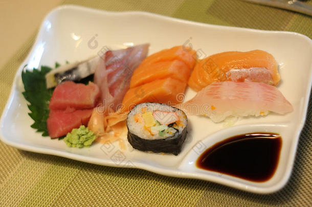 日本<strong>料理</strong>-寿司和生鱼片