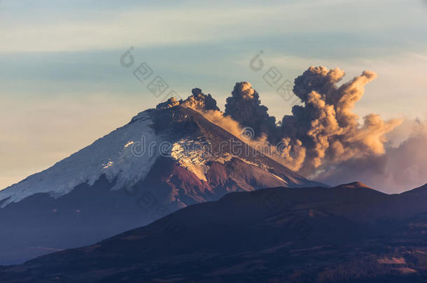 科托帕西火山爆发