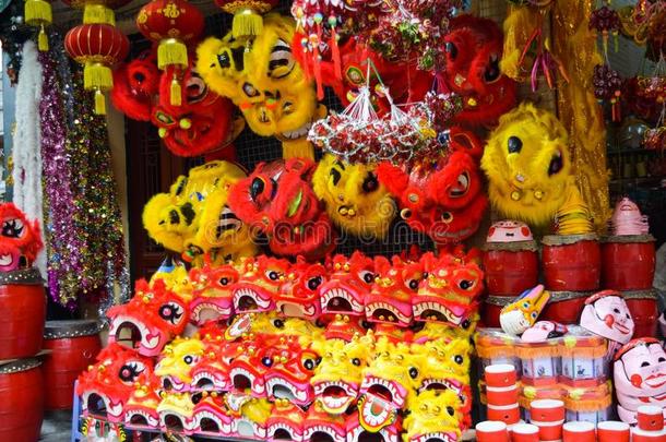 中国狮子服装在中国新年庆祝活动中使用。