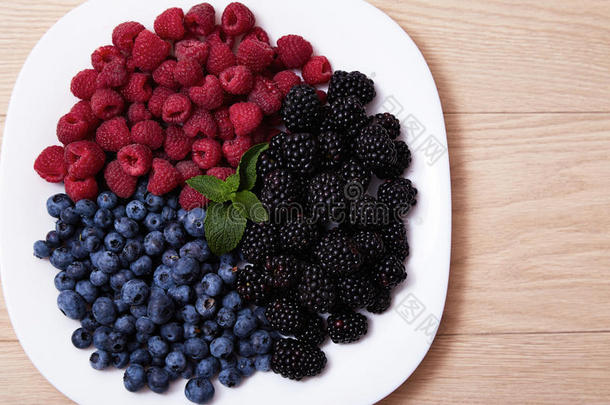 浆果黑莓蓝莓<strong>早</strong>餐碳水化合物