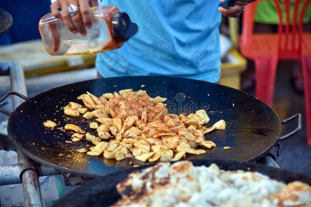 油炸墨鱼和鸡蛋炒鱿鱼