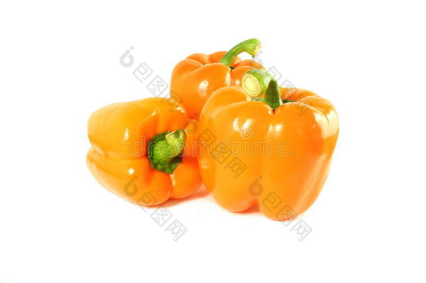 白色背景上的彩色甜椒