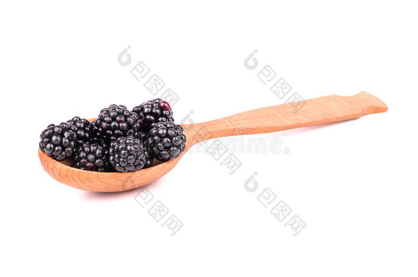 勺子里的黑莓