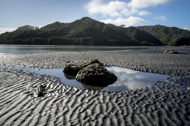 海滩黑色蓝色清楚的海岸