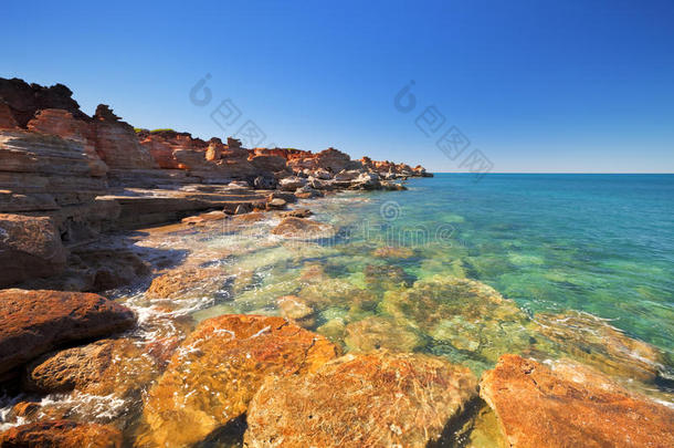 澳大利亚扫帚清楚的悬崖海岸