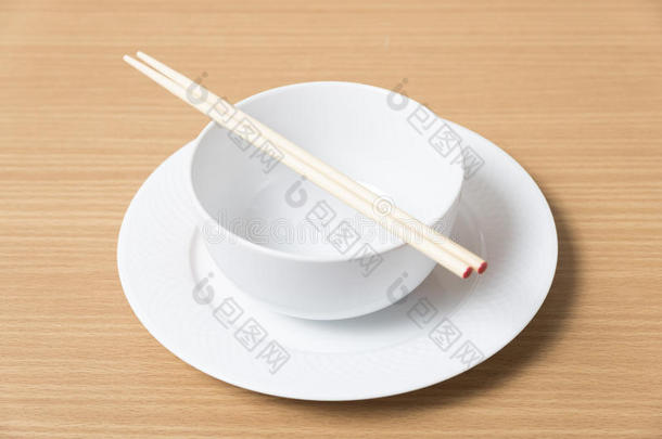 带<strong>筷子</strong>的空碗