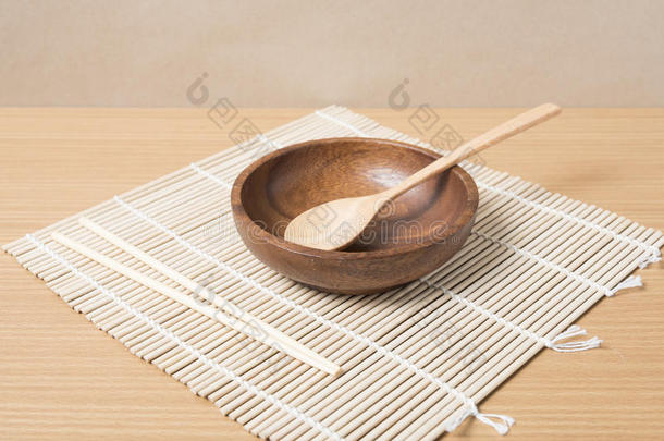 带筷子的空碗
