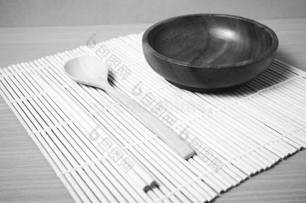 空碗与筷子<strong>黑白色调</strong>风格