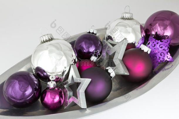 圣诞球饰银紫色
