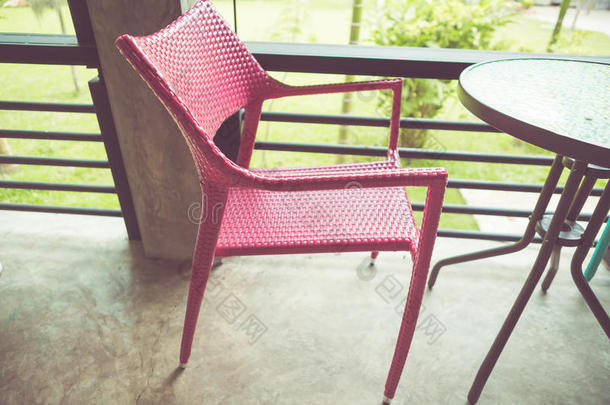 复古色调的咖啡馆椅子