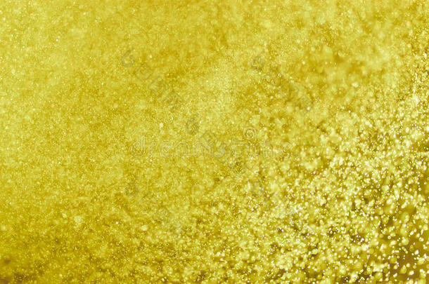 由水滴形成的金色背景，美丽的图案。