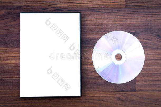 空白光盘与封面在木材背景
