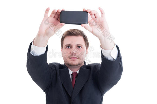 商务人士使用手机相机或智能手机自拍