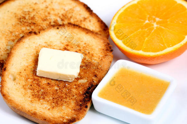 早餐：黄油，橙色和橙色果酱