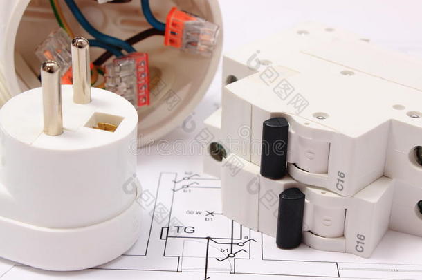 施工图上的电气熔断器和插头、电气盒