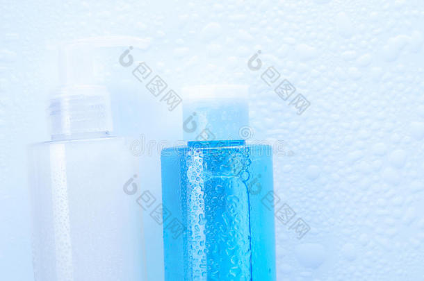 洗脸洁面凝胶，爽肤水水滴。