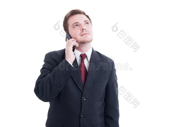 商人、会计或财务经理用电话交谈