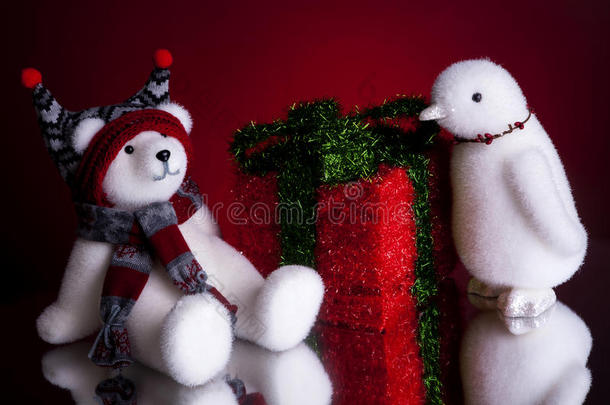 圣诞礼物，北极熊和企鹅