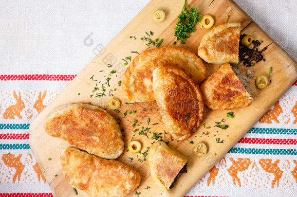 肉馅卷饼(Pirozhki)