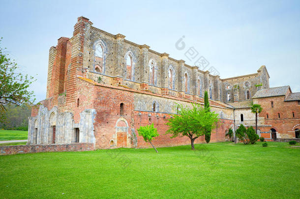 锡耶纳附近圣加尔加诺修道院。 旅游目的地，以屋顶缺失而闻名