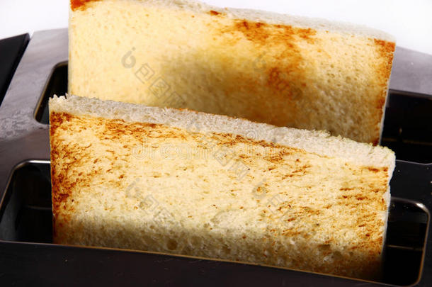 烤面包机里的面包烤面包