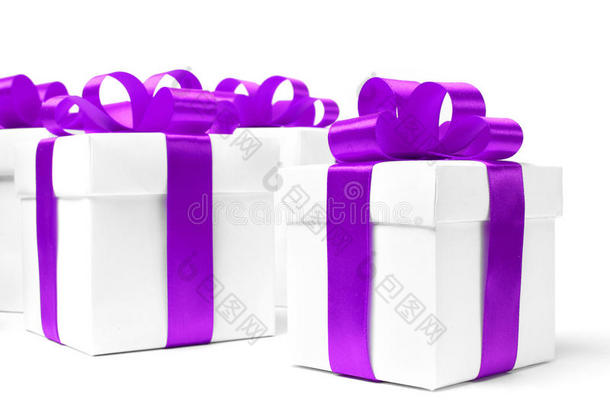 白色紫色丝带蝴蝶结礼盒