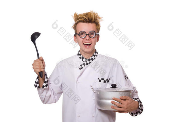 有趣的厨师拿着平底锅和勺子在白色上隔离