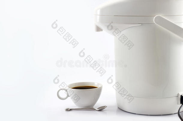 咖啡杯和热水瓶或真空瓶在白色背景
