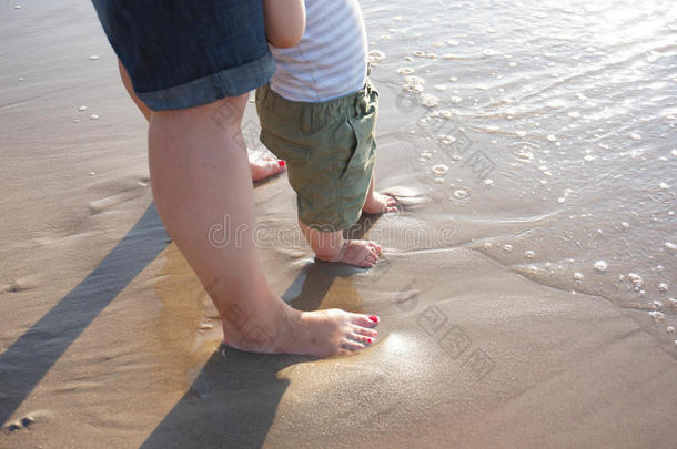 非生物的成人海滩身体小孩