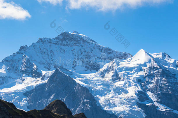 阿莱奇阿尔卑斯山蓝色清楚的悬崖