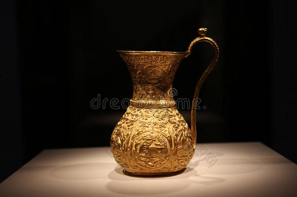 古代伊朗金色啤酒，水罐，花瓶10世纪