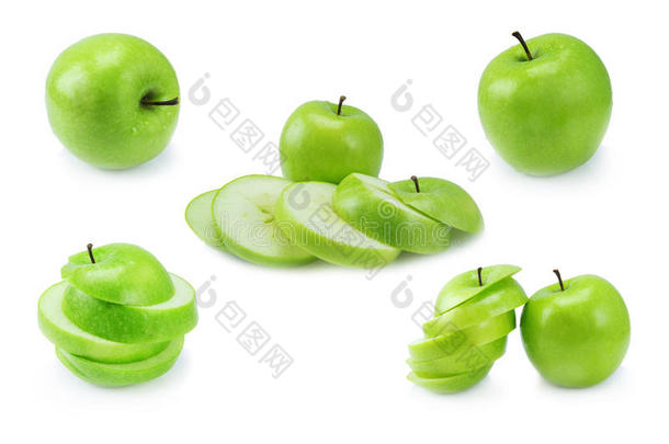 收集切片和堆叠的绿色苹果隔离在白色背景