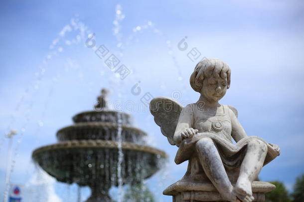 在维罗纳有翅膀的儿童雕像