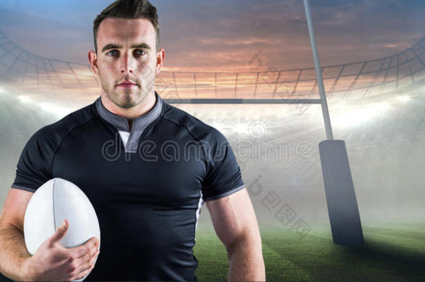 强硬橄榄球运动员持球的复合图像