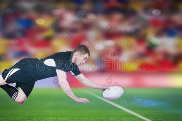 一个橄榄球运动员尝试得分的复合图像