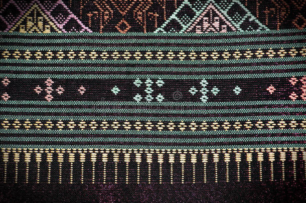 五颜六色的泰国丝绸手工艺品秘鲁风格的地毯表面关闭更多的这个主题和更多的纺织品秘鲁条纹美丽的背景