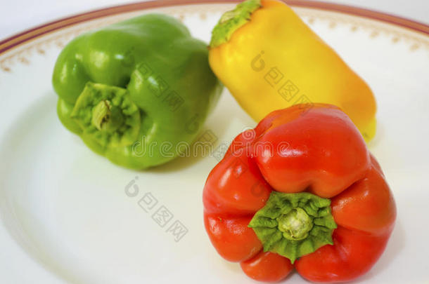 红、绿、黄辣椒
