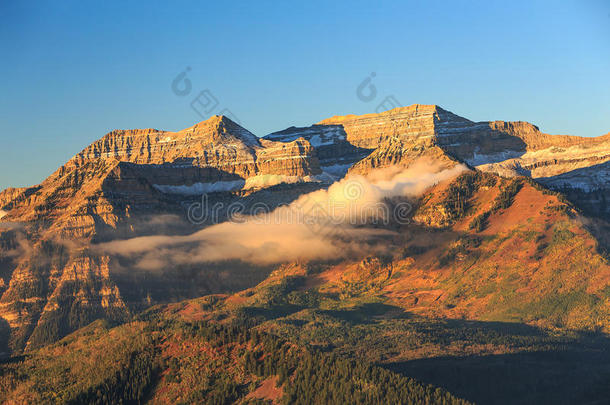 秋天的早晨在瓦萨<strong>奇山</strong>上。