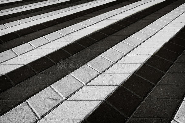 街上的黑白格子瓷砖