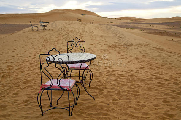 非洲干旱的吸引力咖啡馆椅子