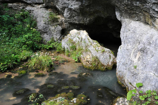 岩溶泉