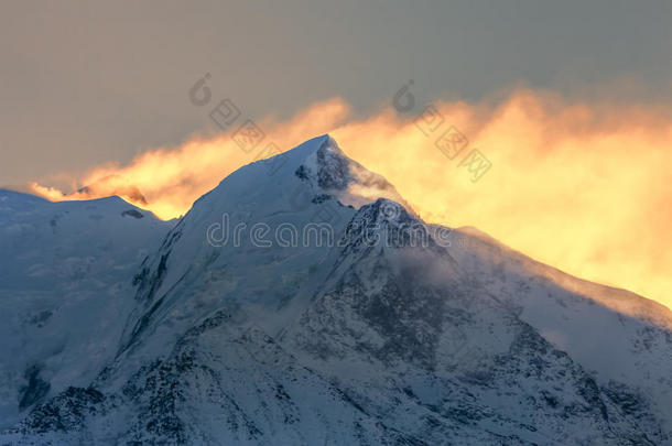 冒险刺猬阿尔卑斯山海拔高度背景