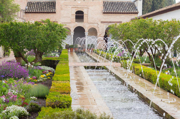 格拉纳达将军生活的花园和喷泉