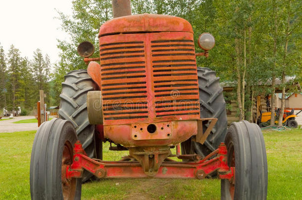 在加拿大奥索约斯展出的一台古董拖拉机