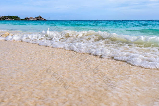 泰国西米兰国家公园的海滩和海浪