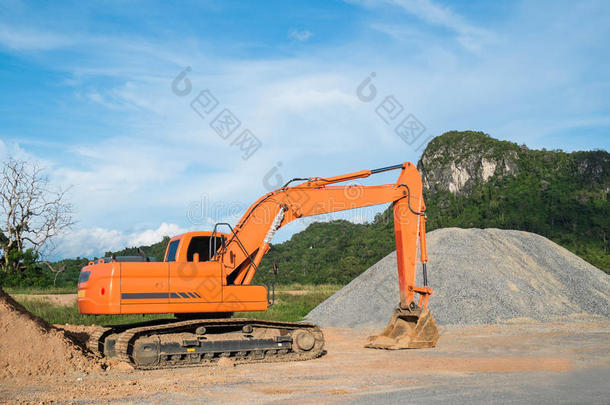 挖掘机装载机在农村施工现场