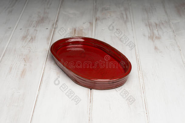 深红色的吃饭盘陶器食物