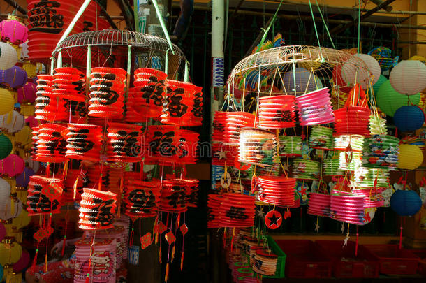 五颜六色的灯笼，集市，中秋节